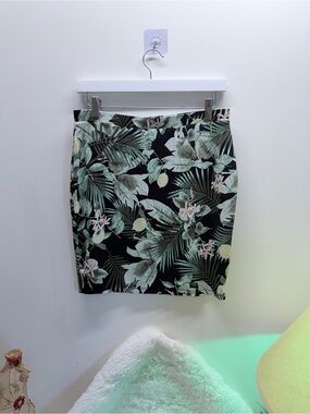 Adorable Black & Mint Tropical Print Lined Mini Skirt 🌺 31W x 18.5L